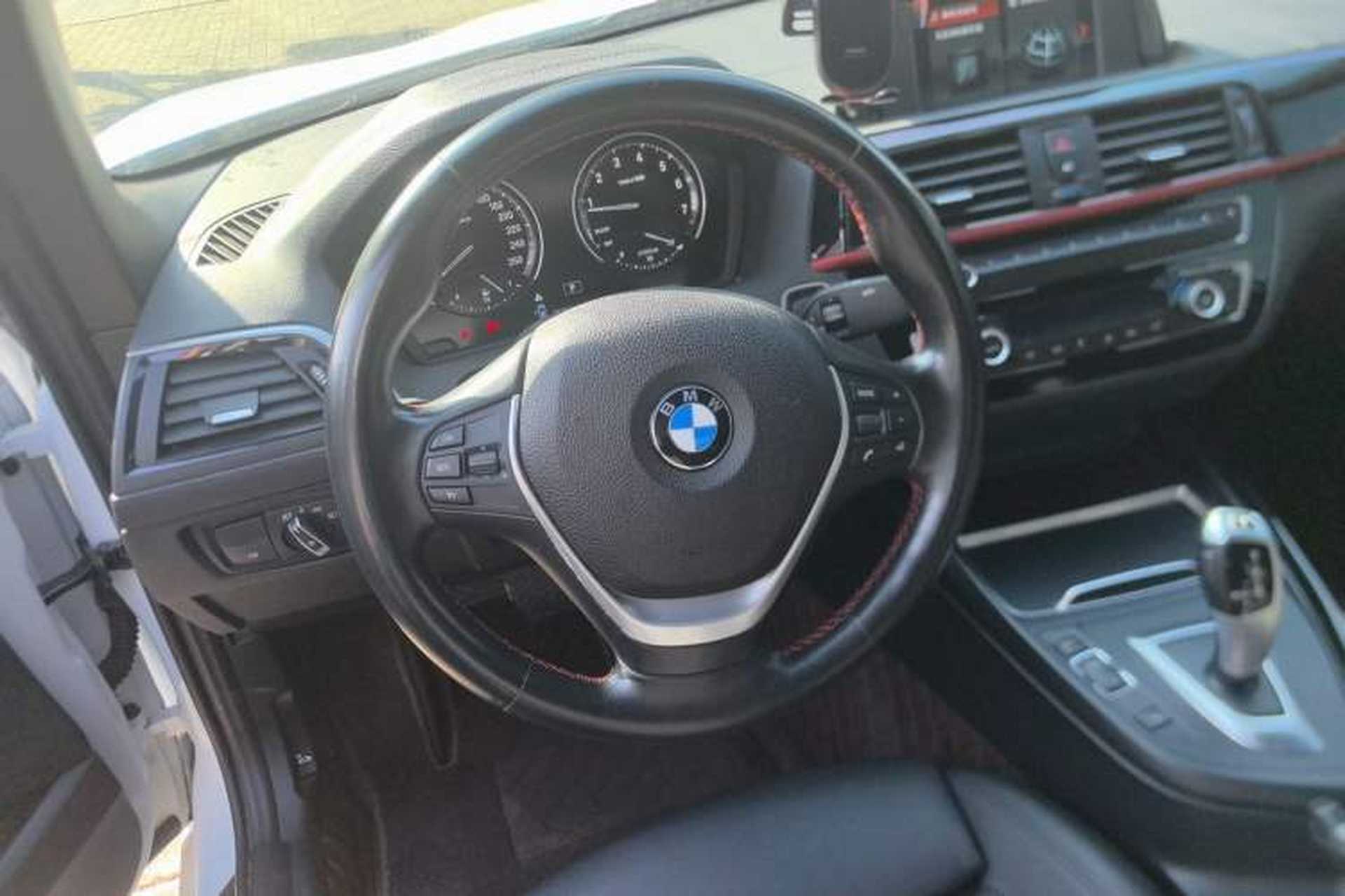 Used BMW 2 Series 2019 225i Convertible Coupe Sports Design Package Steering Wheel