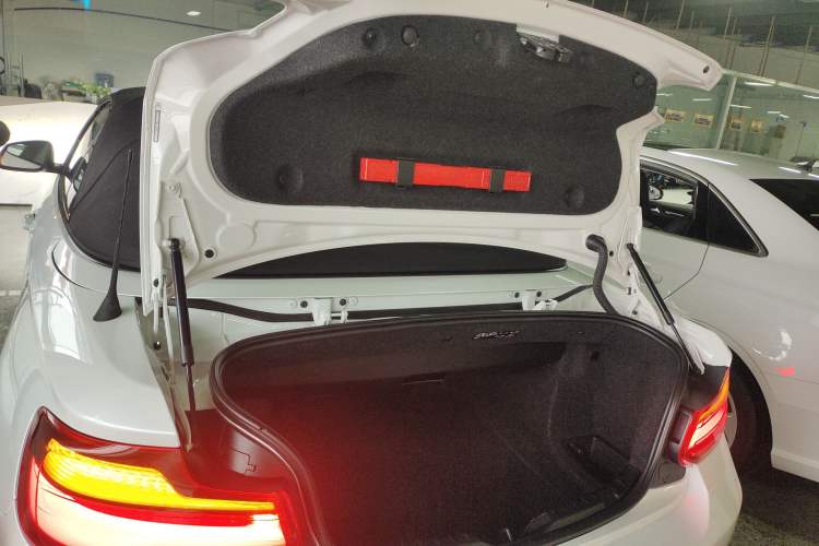 Used BMW 2 Series 2019 225i Convertible Coupe Sports Design Package Trunk