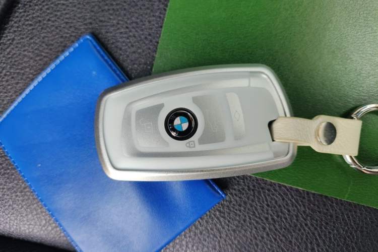 Used BMW 2 Series 2019 225i Convertible Coupe Sports Design Package Vehicle Key