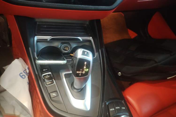 Used BMW 2 Series 2019 225i Convertible Coupe Sports Design Package Gear Lever