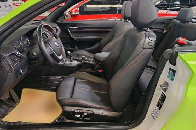 Used BMW 2 Series 2019 225i Convertible Coupe Sports Design Package Interior 1
