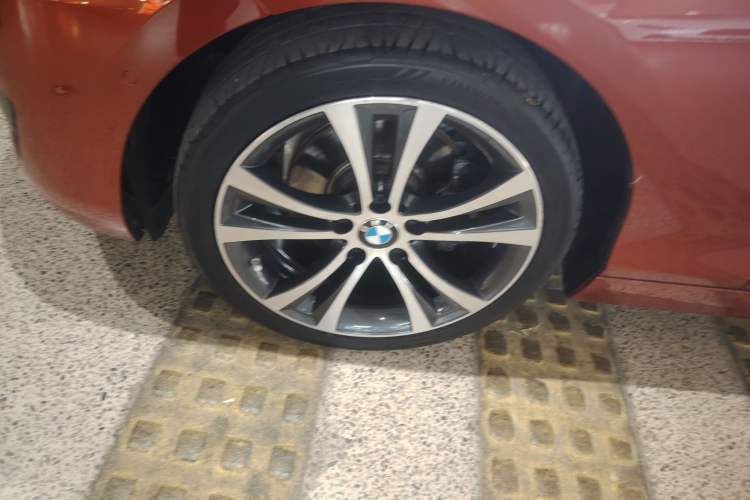 Used BMW 2 Series 2019 225i Convertible Coupe Sports Design Package Left Front Wheel Hub