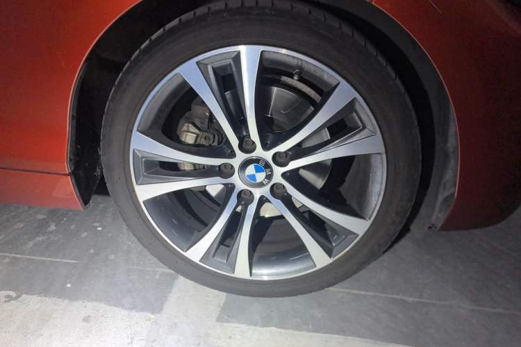 Used BMW 2 Series 2019 225i Convertible Coupe Sports Design Package Right Front Wheel Hub
