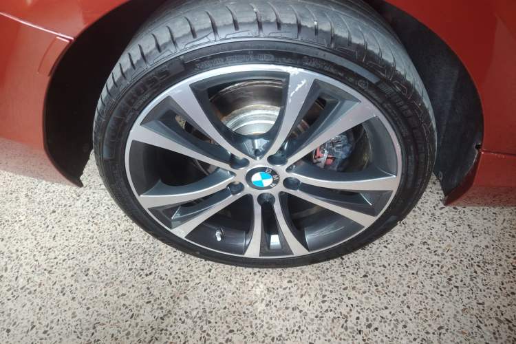Used BMW 2 Series 2019 225i Convertible Coupe Sports Design Package Right Rear Wheel Hub