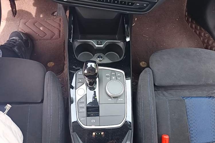 Used BMW 2 Series 2021 225i Four-Door Coupe M Sport Night Edition Gear Lever