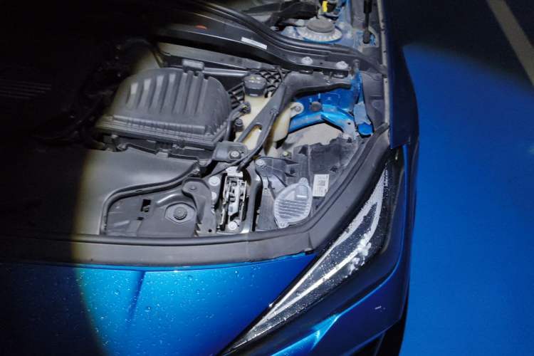 Used BMW 2 Series 2021 225i Four-Door Coupe M Sport Night Edition Engine Bay Left