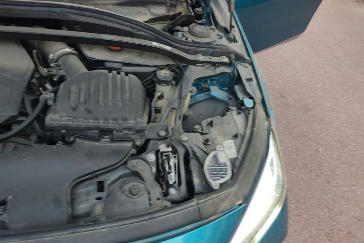 Used BMW 2 Series 2021 225i 4-Door Coupe M Sport Package Engine Bay Left