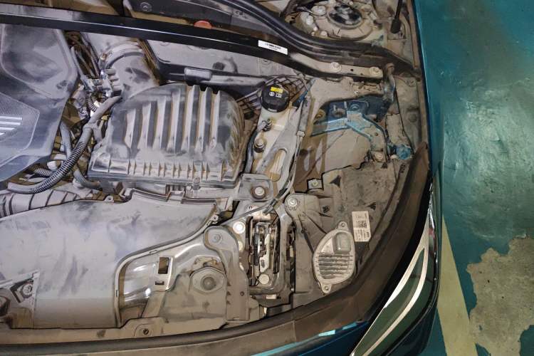 Used BMW 2 Series 2021 225i Four-Door Coupe M Sport Night Edition Engine Bay Left