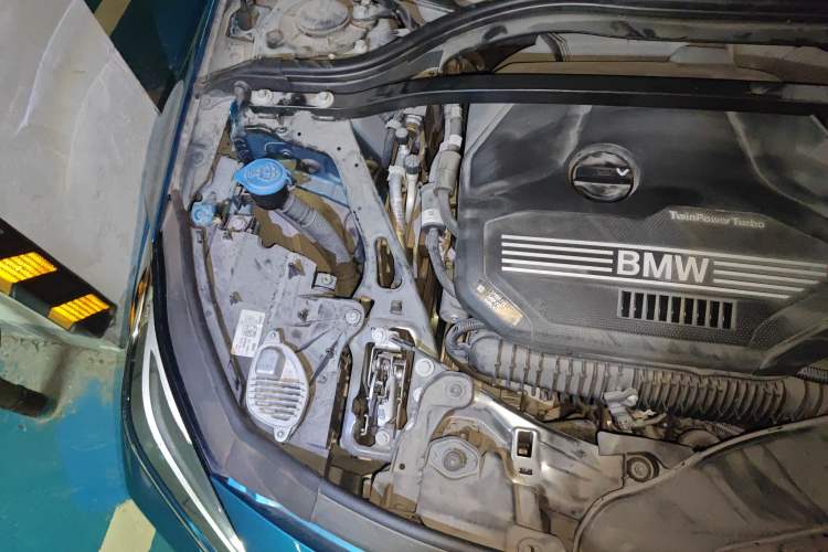 Used BMW 2 Series 2021 225i Four-Door Coupe M Sport Night Edition Engine Bay Right