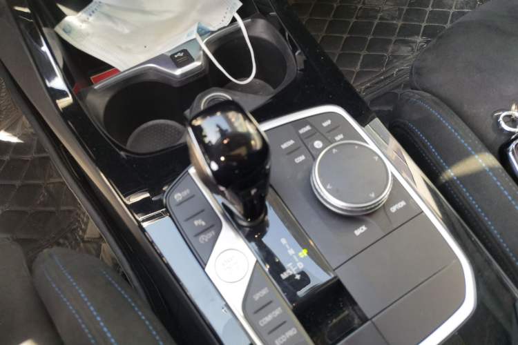Used BMW 2 Series 2021 225i Four-Door Coupe M Sport Night Edition Gear Lever