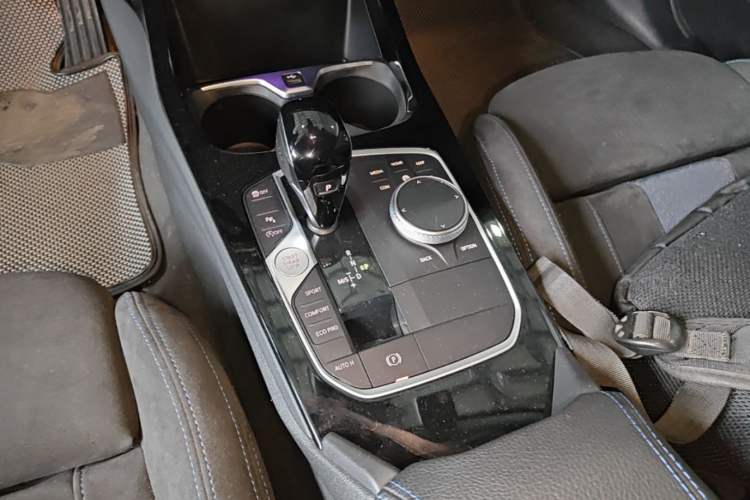 Used BMW 2 Series 2021 225i Four-Door Coupe M Sport Night Edition Gear Lever