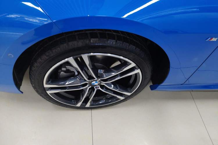 Used BMW 2 Series 2021 225i 4-Door Coupe M Sport Package Left Front Wheel Hub