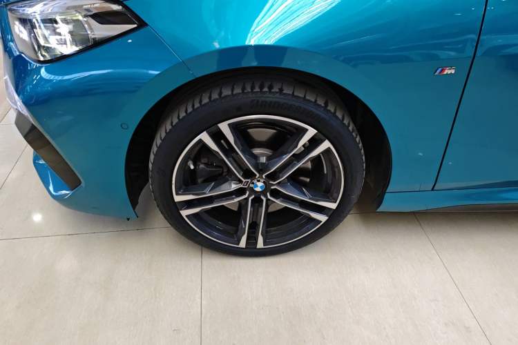 Used BMW 2 Series 2021 225i 4-Door Coupe M Sport Package Left Front Wheel Hub