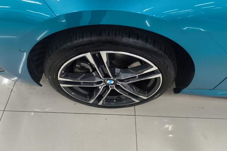Used BMW 2 Series 2021 225i 4-Door Coupe M Sport Package Left Front Wheel Hub