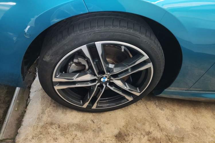 Used BMW 2 Series 2021 225i 4-Door Coupe M Sport Package Left Front Wheel Hub