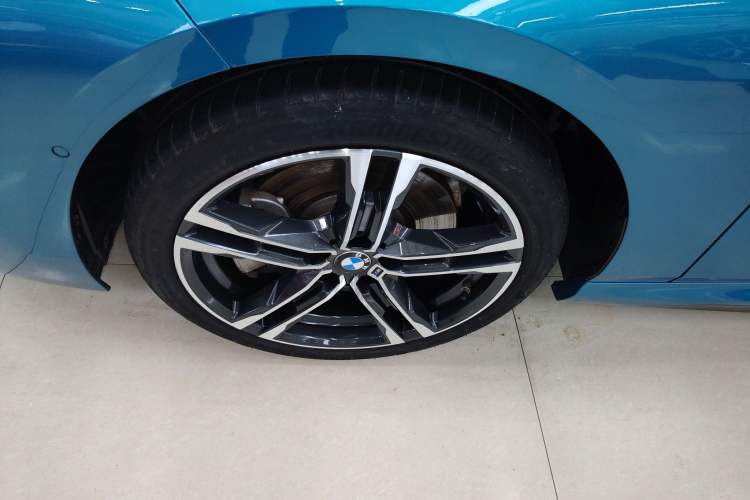 Used BMW 2 Series 2021 225i 4-Door Coupe M Sport Package Left Front Wheel Hub