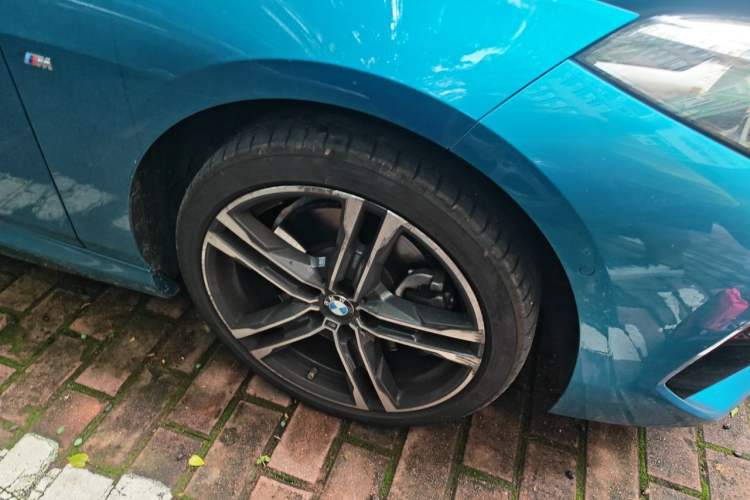 Used BMW 2 Series 2021 225i 4-Door Coupe M Sport Package Right Front Wheel Hub