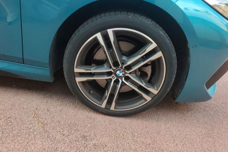 Used BMW 2 Series 2021 225i 4-Door Coupe M Sport Package Right Front Wheel Hub