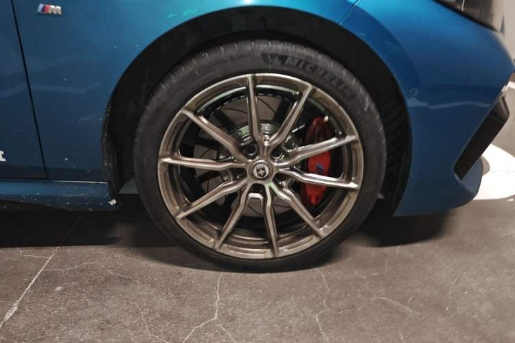 Used BMW 2 Series 2021 225i 4-Door Coupe M Sport Package Right Front Wheel Hub