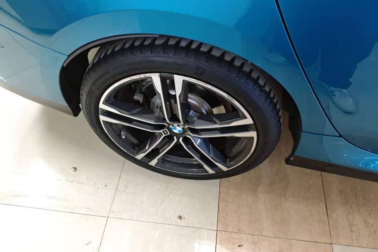 Used BMW 2 Series 2021 225i 4-Door Coupe M Sport Package Right Rear Wheel Hub