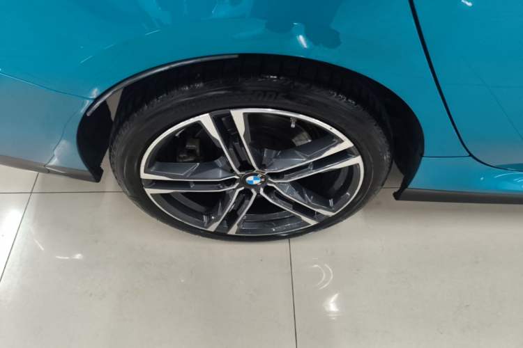 Used BMW 2 Series 2021 225i 4-Door Coupe M Sport Package Right Rear Wheel Hub