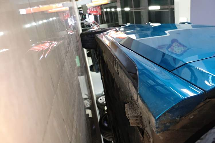 Used BMW 2 Series 2021 225i 4-Door Coupe M Sport Package Right Side Sill