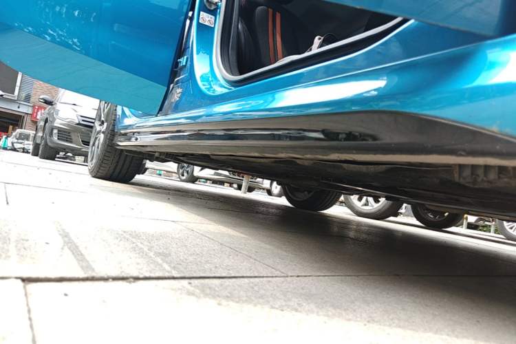 Used BMW 2 Series 2021 225i 4-Door Coupe M Sport Package Right Side Sill