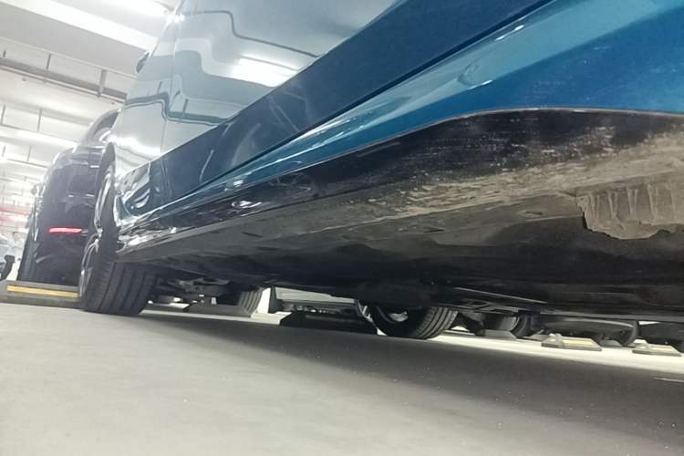 Used BMW 2 Series 2021 225i Four-Door Coupe M Sport Night Edition Right Side Sill