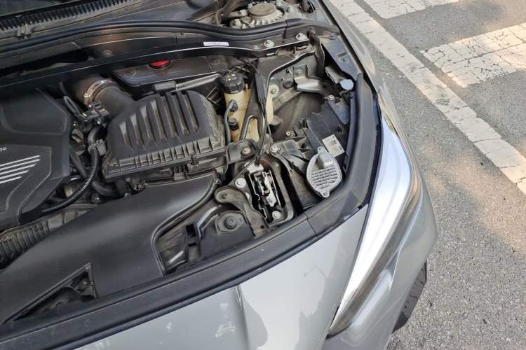 Used BMW 2 Series 2021 225i 4-Door Coupe M Sport Package Engine Bay Left