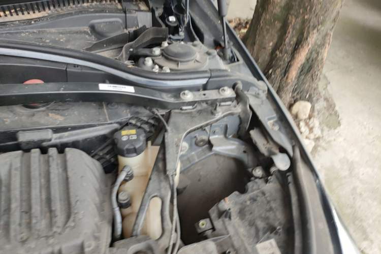 Used BMW 2 Series 2021 225i Four-Door Coupe M Sport Night Edition Engine Bay Left