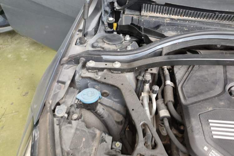 Used BMW 2 Series 2021 225i Four-Door Coupe M Sport Night Edition Engine Bay Right
