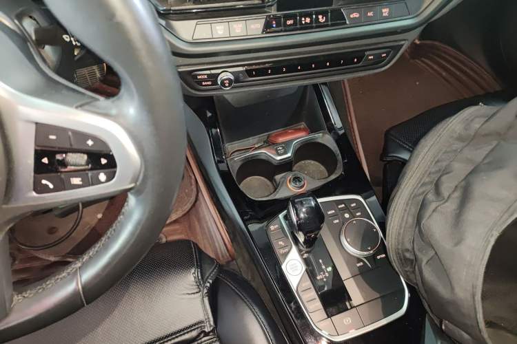 Used BMW 2 Series 2021 225i Four-Door Coupe M Sport Night Edition Gear Lever