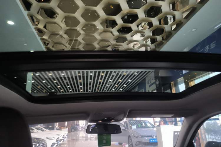 Used BMW 2 Series 2021 225i Four-Door Coupe M Sport Night Edition Headliner