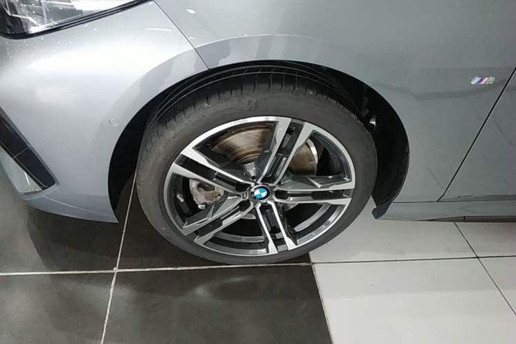 Used BMW 2 Series 2021 225i 4-Door Coupe M Sport Package Left Front Wheel Hub