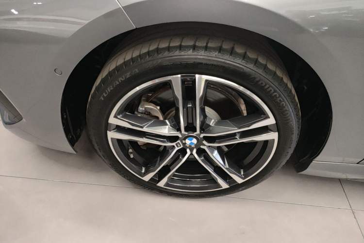 Used BMW 2 Series 2021 225i 4-Door Coupe M Sport Package Left Front Wheel Hub