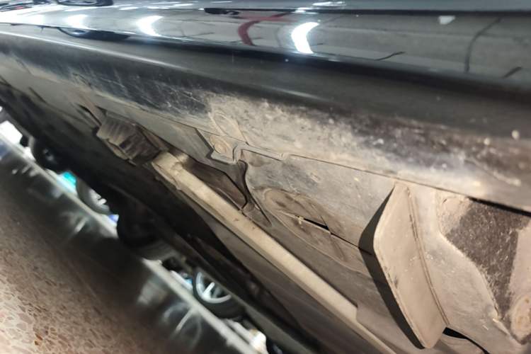Used BMW 2 Series 2021 225i Four-Door Coupe M Sport Night Edition Left Side Sill