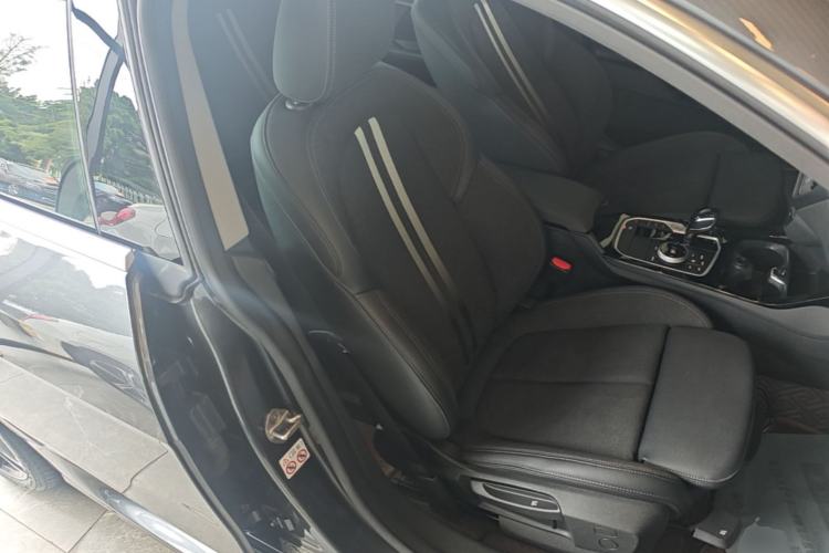 Used BMW 2 Series 2021 225i 4-Door Coupe M Sport Package Right Front Seat