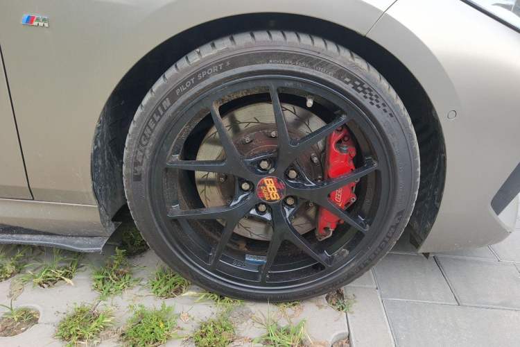 Used BMW 2 Series 2021 225i Four-Door Coupe M Sport Night Edition Right Front Wheel Hub