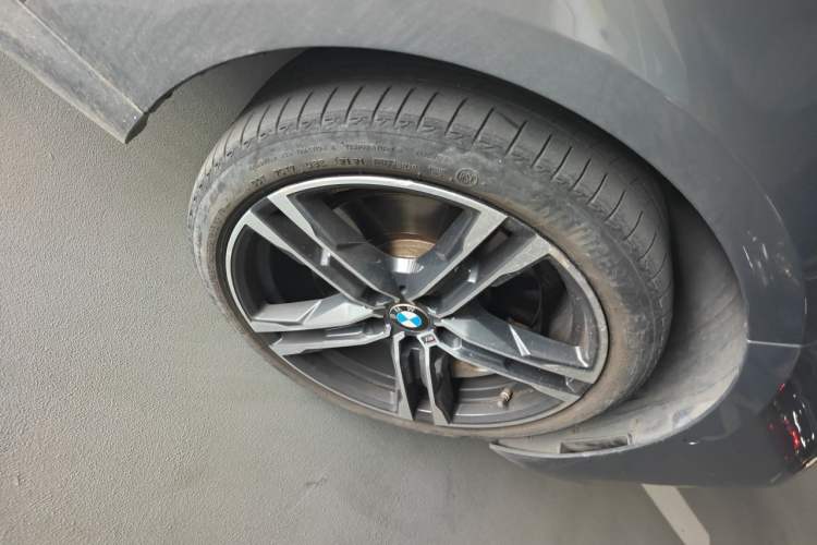 Used BMW 2 Series 2021 225i 4-Door Coupe M Sport Package Right Front Wheel Hub