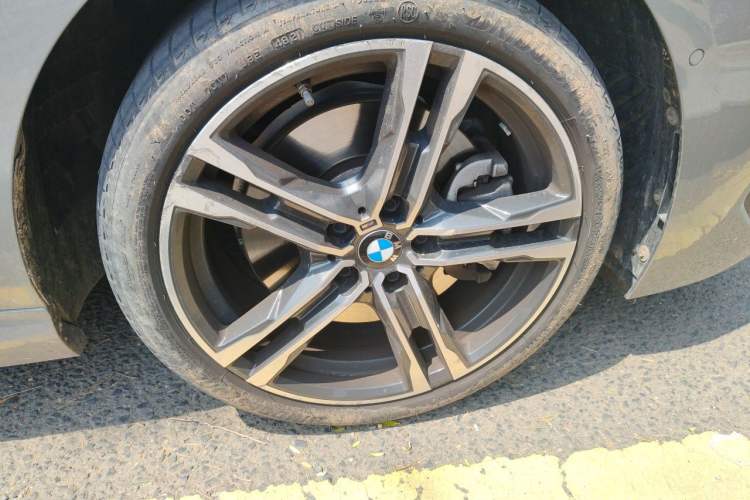 Used BMW 2 Series 2021 225i 4-Door Coupe M Sport Package Right Front Wheel Hub