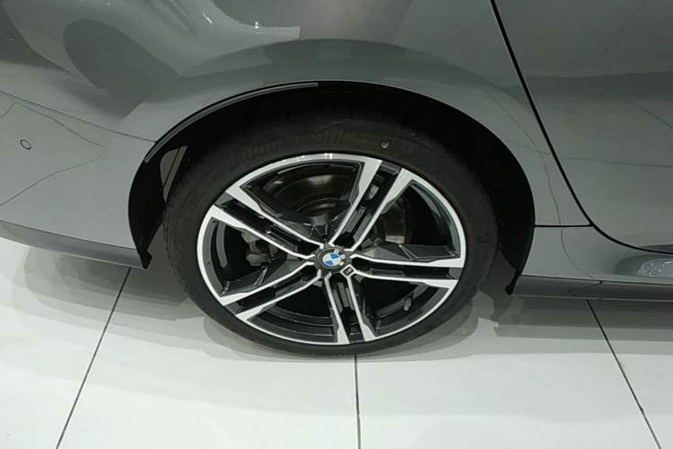Used BMW 2 Series 2021 225i 4-Door Coupe M Sport Package Right Rear Wheel Hub