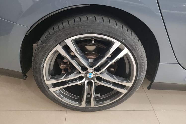 Used BMW 2 Series 2021 225i Four-Door Coupe M Sport Night Edition Right Rear Wheel Hub