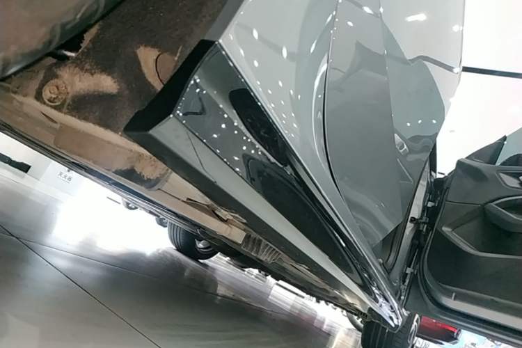Used BMW 2 Series 2021 225i 4-Door Coupe M Sport Package Right Side Sill