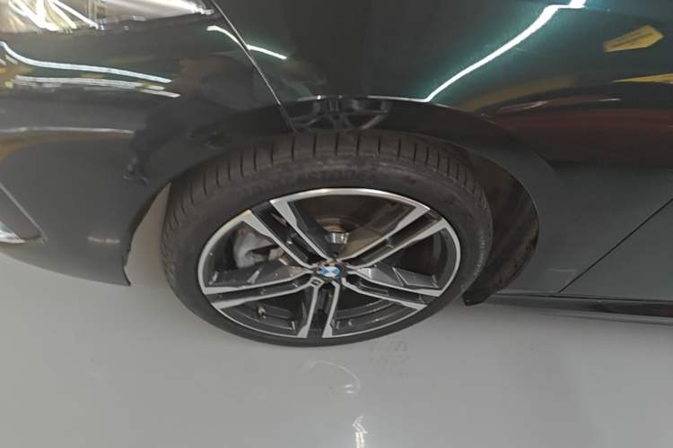 Used BMW 2 Series 2021 225i 4-Door Coupe M Sport Package Left Front Wheel Hub