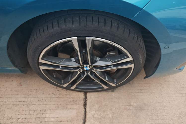 Used BMW 2 Series 2021 225i 4-Door Coupe M Sport Package Right Front Wheel Hub