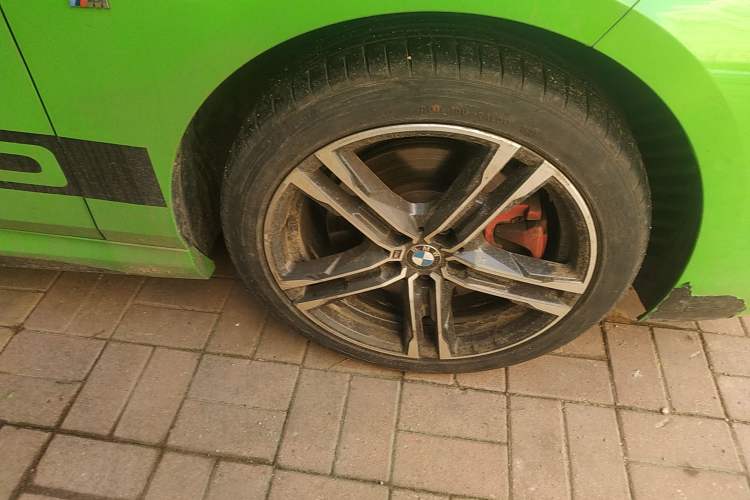 Used BMW 2 Series 2021 225i 4-Door Coupe M Sport Package Right Front Wheel Hub