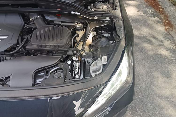 Used BMW 2 Series 2021 225i Four-Door Coupe M Sport Night Edition Engine Bay Left