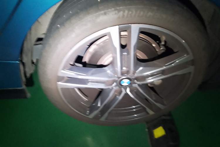 Used BMW 2 Series 2021 225i 4-Door Coupe M Sport Package Right Front Wheel Hub