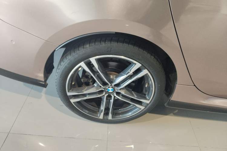 Used BMW 2 Series 2021 225i 4-Door Coupe M Sport Package Right Rear Wheel Hub
