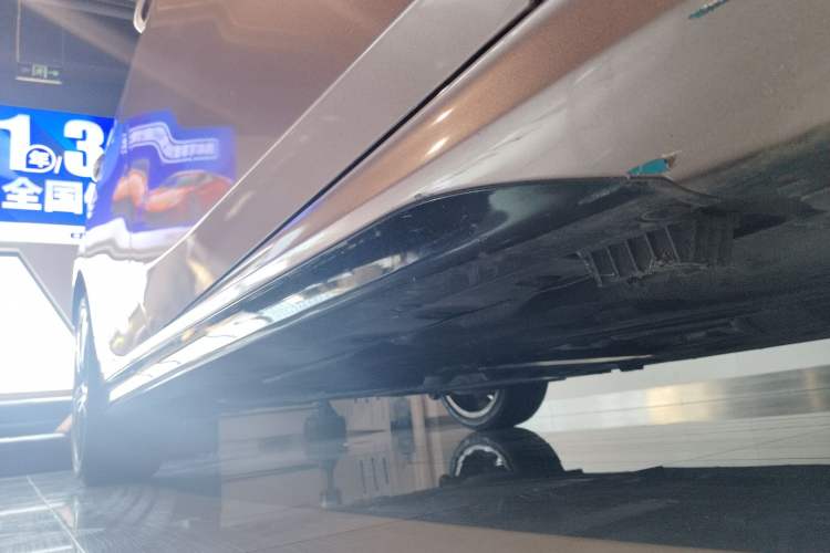 Used BMW 2 Series 2021 225i 4-Door Coupe M Sport Package Right Side Sill